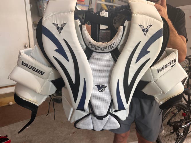 Large Vaughn Velocity V5 7260 Goalie Chest Protector (Used)