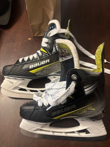 2023 Bauer Vapor X4 Hockey Skates Regular Width Size 3 (New)
