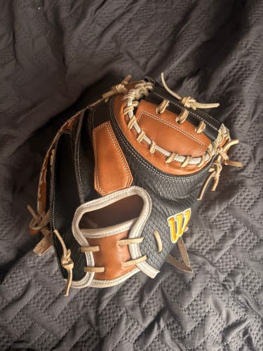 Wilson A2000 RH Catcher's Glove 33.5" (Used)