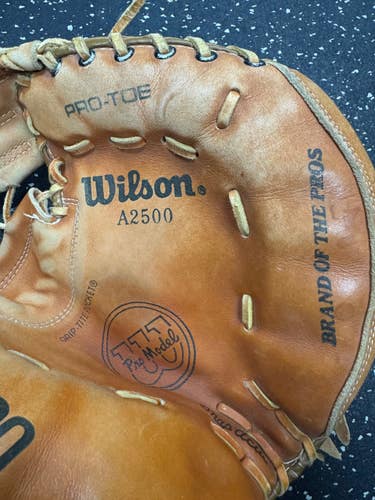 Used Wilson A2500 BB/SB Catchers RH Throw Brown 30" 11849-S000042152