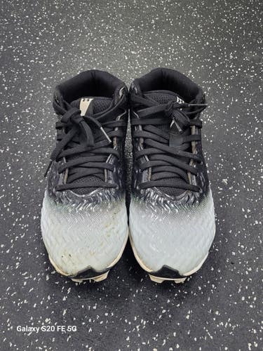 Used Under Armour Jr FB Cleats Black Junior 04.5 11849-S000042089