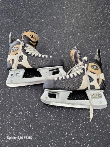 Used CCM 952 SUPER TACKS Senior Hockey Skate Senior 11 11849-S000042086