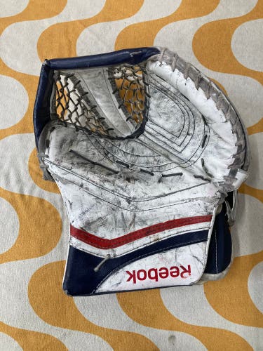 Intermediate Reebok XLT28 Goalie Gloves & Blockers Regular (Used)