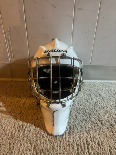 Senior Medium Bauer 950 Goalie Mask (Used)