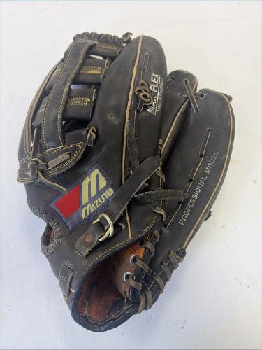 Adult RHT Size 13 Mizuno STEERHIDE Baseball Glove. MZ 1352