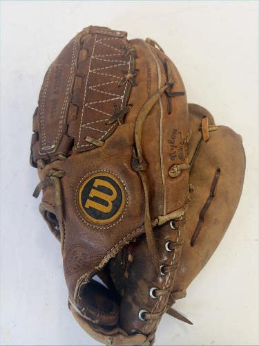 Wilson A2000 12 Inch Baseball Glove. Brown All Leather