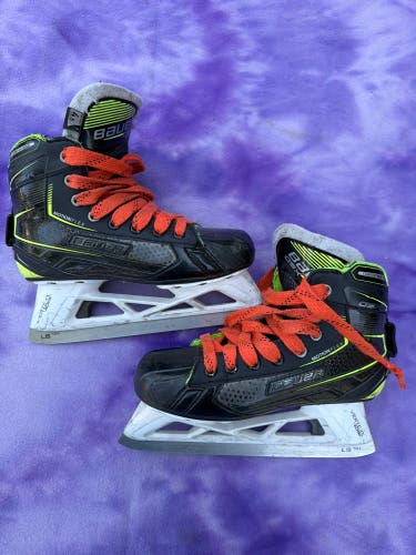 Intermediate Bauer GSX Hockey Goalie Skates Regular Width Size 4.5 (Used)