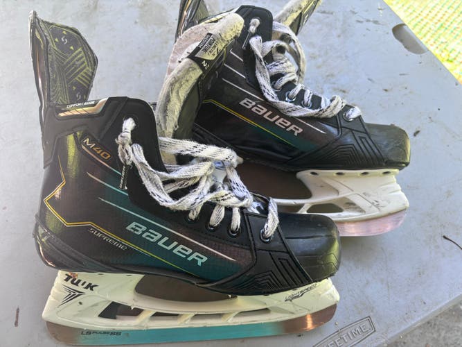 2024 Bauer Supreme M40 Hockey Skates Regular Width 7.5 (Used)