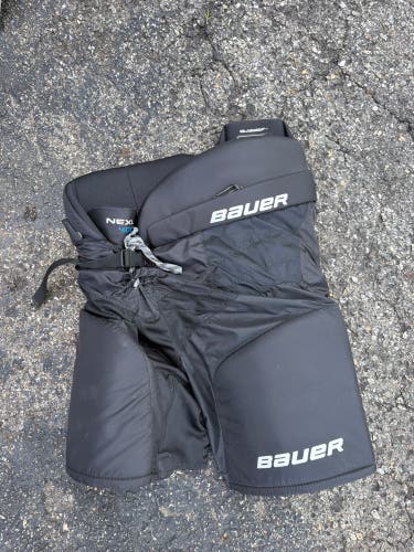 Black Senior Large Bauer Nexus 400 Hockey Pants (Used)