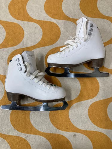 Riedell Emerald Figure Skates Junior 1.5 (Used)
