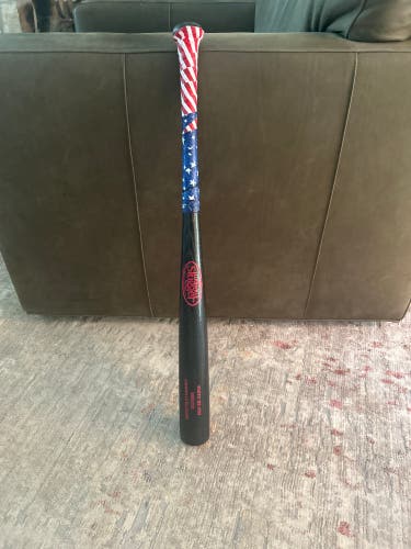 2022 Louisville Slugger Genuine Wood Bat 25 oz 28" (Used)