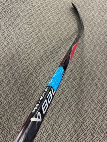 Junior Red Bauer Vapor Flylite Right Handed Hockey Stick P28 40 Flex (New)