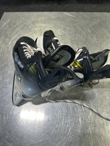 Bauer Vapor Hyperlite 2 Hockey Skates 7 (Used)