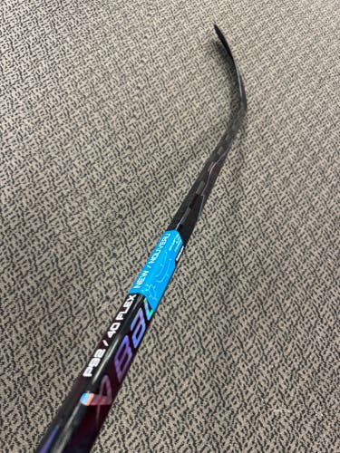 Junior Black Bauer Black Vapor Flylite Right Handed Hockey Stick P92 40 Flex (New)