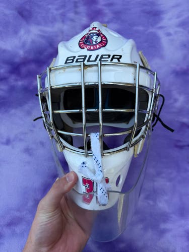 White Youth Bauer 930 Goalie Mask (Used)