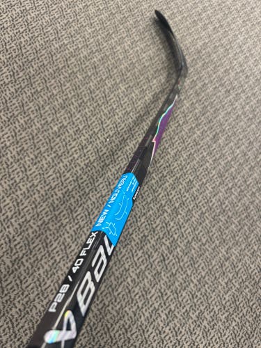 Junior Purple Bauer Vapor Flylite Right Handed Hockey Stick P28 40 Flex (New)