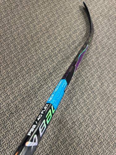 Junior Purple Bauer Vapor Flylite Right Handed Hockey Stick P92 40 Flex (New)