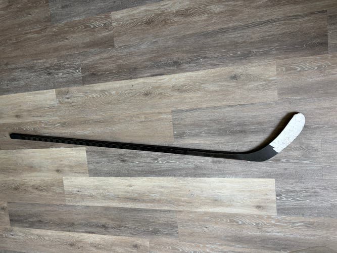 Senior Right Pro Stock Redline Hockey Stick 70 Flex Alex Oveckhin PRO8 Curve (Used)
