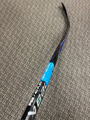 Junior Blue Bauer Vapor Flylite Right Handed Hockey Stick P92 40 Flex (New)