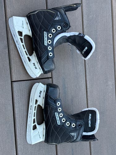 Bauer Nexus 100 Youth Hockey Skates Regular Width 10 (Used)