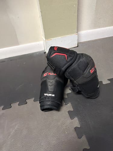 Junior Large CCM RBZ 110 Elbow Pads (Used)