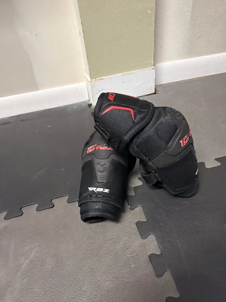 Junior Large CCM RBZ 110 Elbow Pads (Used)