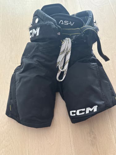 Men's Junior Medium CCM Tacks AS-V Hockey Pants (Used)