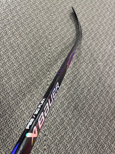 Junior Purple Bauer Vapor Flylite Right Handed Hockey Stick P92 30 Flex (New)