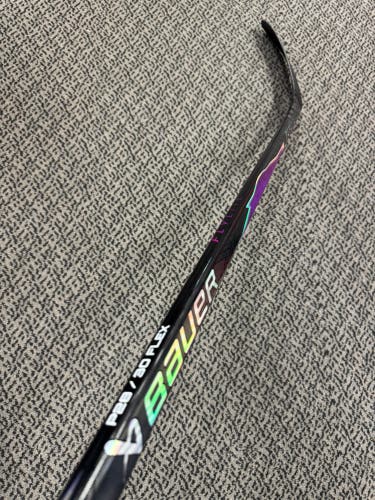 Junior Purple Bauer Vapor Flylite Right Handed Hockey Stick P28 30 Flex (New)