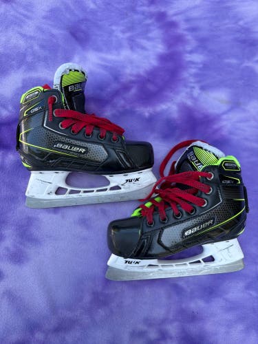 Junior Bauer GSX Hockey Goalie Skates Regular Width 13.5 (Used)