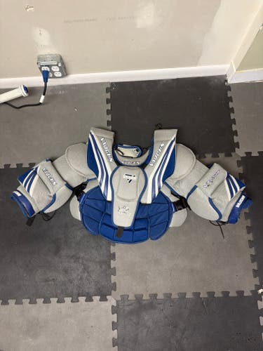 Small Vaughn Ventus SLR Goalie Chest Protector (Used)