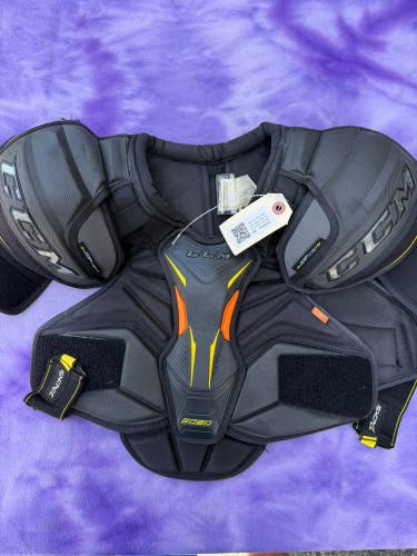 Medium Senior CCM Tacks 9080 Shoulder Pads (Used)