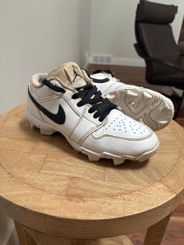 Jordan 1 Baseball Cleats—White Kids 5.5Y (Big Kids / Youth) Youth Nike Molded Cleats (Used)