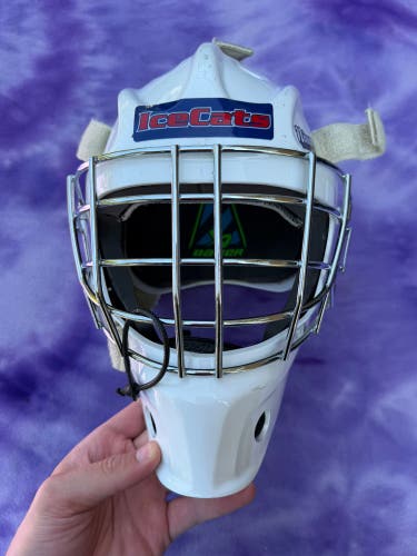White Youth Bauer 930 Goalie Mask (Used)