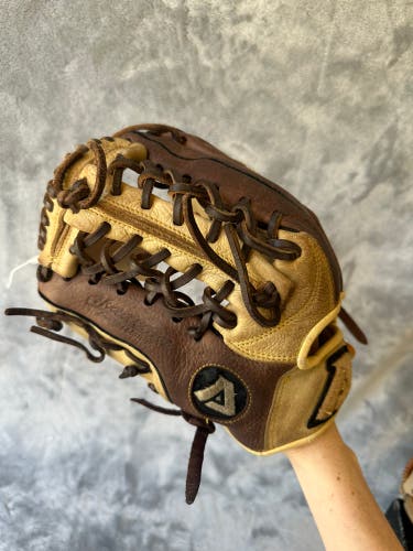 Brown Akadema ProSoft Select Series LH Outfield Baseball Glove 11.5" (Used)