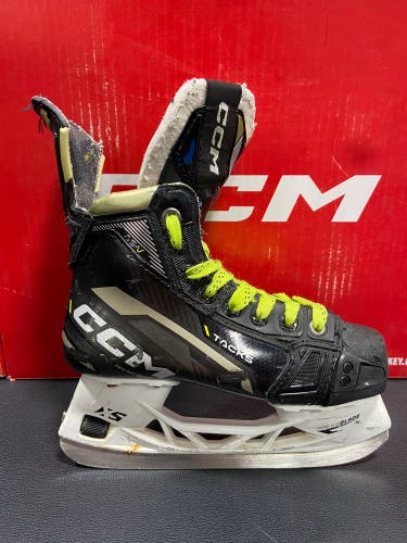 CCM Tacks AS-V Size 1 Regular Width Skates (Used)