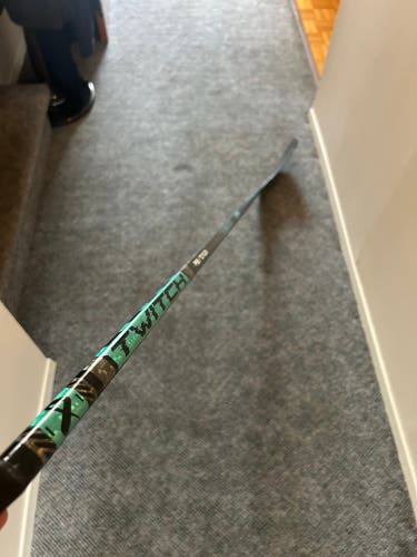 Senior Bauer Twitch Right Handed Hockey Stick P92 70 Flex (Used-like new)