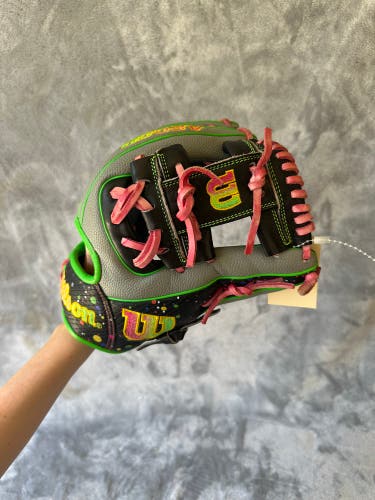 Black Wilson A2000 RH Infield Baseball Glove 11.5" (Used)