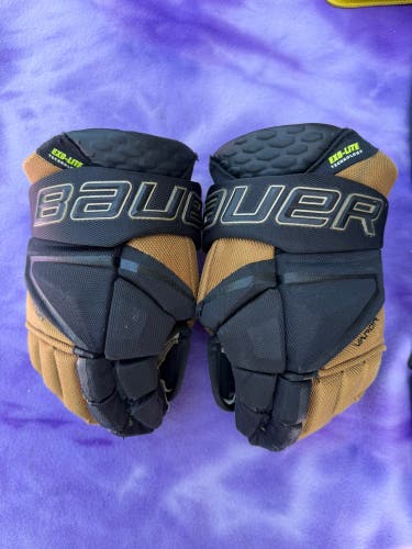 Black Junior Bauer Vapor Hyperlite Gloves 12" (Used)