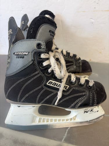 Bauer Supreme 5090 Hockey Skates Regular Width Size 3.5 (Used)