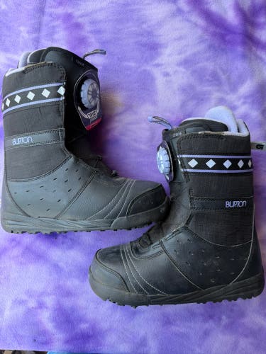 Women's Size M 9.0 (W 10.0) Burton Snowboard Boots Medium Flex All Mountain (Used)