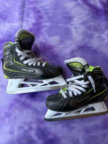 Intermediate Bauer GSX Hockey Goalie Skates Regular Width Size 5 (Used)