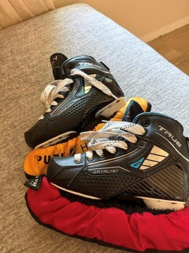 True Catalyst 5x4 Hockey Goalie Skates Regular Width Size 3 (Used)