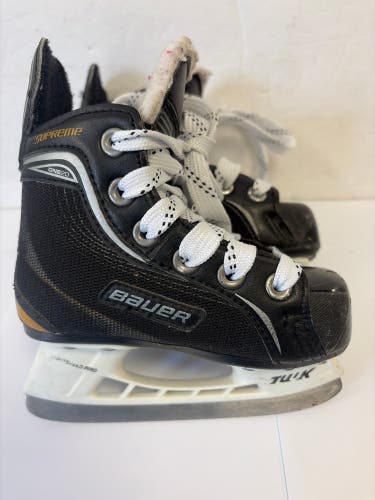 Black Bauer Supreme One20 Hockey Skates Regular Width 7 (Used)