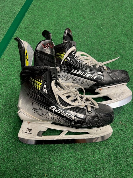Bauer Vapor Hyperlite 2 Hockey Skates 7.5 (Used)