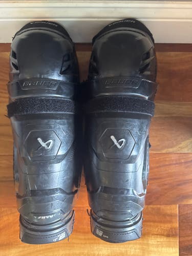 Intermediate Bauer Supreme M5 Pro 13" Shin Pads (Used)