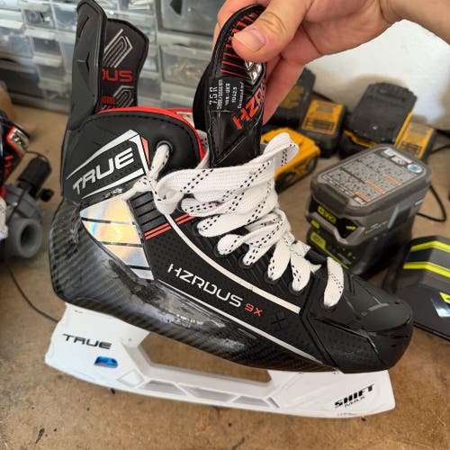 NEW True HZRDUS 9X Hockey Skates 7 Regular