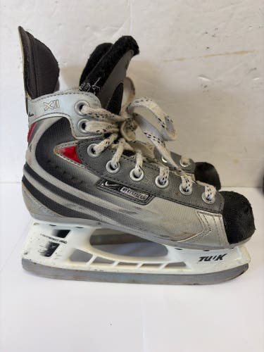 Silver Bauer Vapor XII Hockey Skates Regular Width 13.5 (Used)