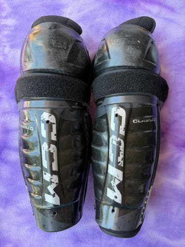 Junior CCM Tacks Classic Pro Shin Pads 12" (Used)