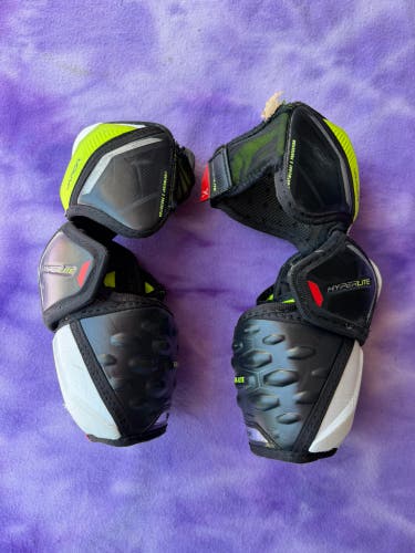 Junior Medium Bauer Vapor Hyperlite Elbow Pads (Used)